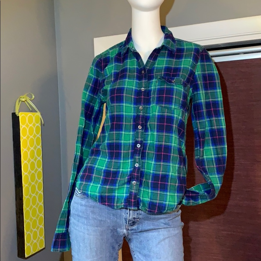 Hollister- green plaid shirt. Size: Med. 💝